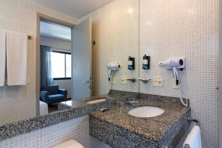 Studio à venda com 28m², 1 quarto e 1 vaga Studio à venda com 28m², 1 quarto e 1 vagaBanheiro