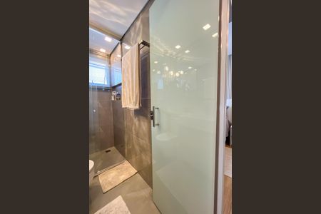 Apartamento à venda com 129m², 2 quartos e 2 vagas Apartamento à venda com 129m², 2 quartos e 2 vagasBanheiro da Suíte