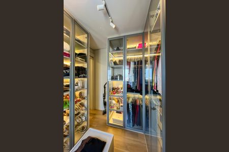 Apartamento à venda com 129m², 2 quartos e 2 vagas Apartamento à venda com 129m², 2 quartos e 2 vagasCloset