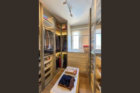 Apartamento à venda com 129m², 2 quartos e 2 vagas Apartamento à venda com 129m², 2 quartos e 2 vagasCloset