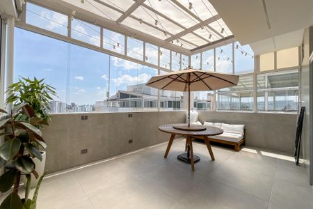 Apartamento à venda com 129m², 2 quartos e 2 vagas Apartamento à venda com 129m², 2 quartos e 2 vagasCobertura