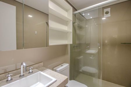 Banheiro de kitnet/studio à venda com 1 quarto, 52m² em Petrópolis, Porto Alegre