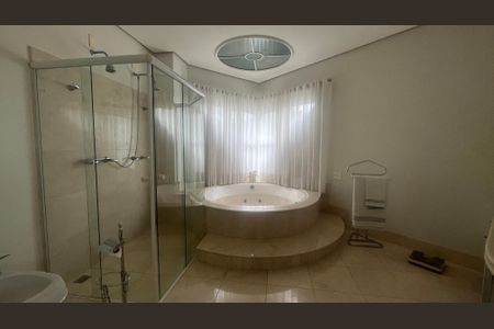 Casa de condomínio à venda com 980m², 5 quartos e 6 vagas Casa de condomínio à venda com 980m², 5 quartos e 6 vagasBanheiro da Suíte 4