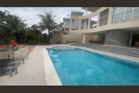 Casa de condomínio à venda com 980m², 5 quartos e 6 vagas Casa de condomínio à venda com 980m², 5 quartos e 6 vagasÁrea Externa