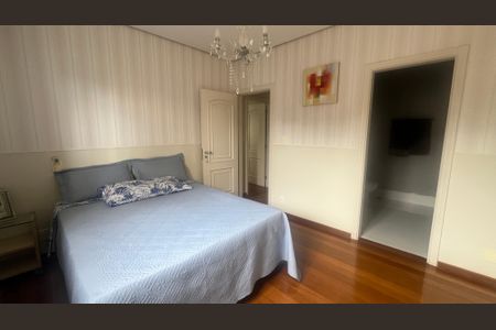 Casa de condomínio à venda com 980m², 5 quartos e 6 vagas Casa de condomínio à venda com 980m², 5 quartos e 6 vagasSuíte 3