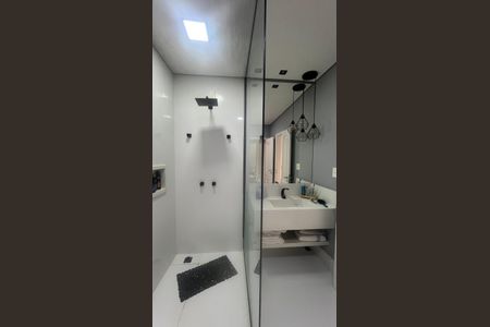 Casa de condomínio à venda com 980m², 5 quartos e 6 vagas Casa de condomínio à venda com 980m², 5 quartos e 6 vagasBanheiro da Suíte 3