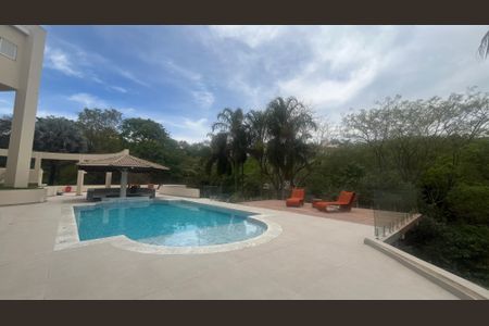 Casa de condomínio à venda com 980m², 5 quartos e 6 vagas Casa de condomínio à venda com 980m², 5 quartos e 6 vagasÁrea Externa