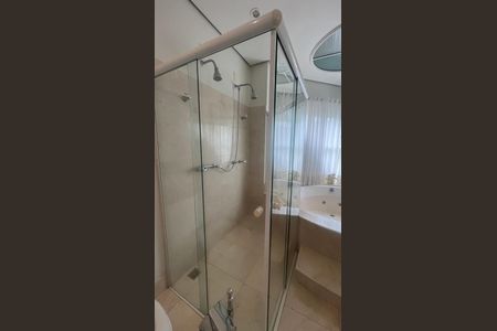 Casa de condomínio à venda com 980m², 5 quartos e 6 vagas Casa de condomínio à venda com 980m², 5 quartos e 6 vagasBanheiro da Suíte 4