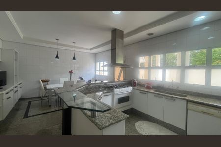 Casa de condomínio à venda com 980m², 5 quartos e 6 vagas Casa de condomínio à venda com 980m², 5 quartos e 6 vagasCozinha