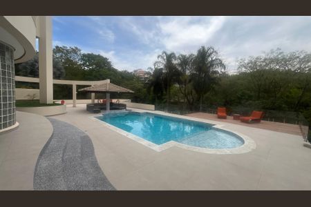 Casa de condomínio à venda com 980m², 5 quartos e 6 vagas Casa de condomínio à venda com 980m², 5 quartos e 6 vagasÁrea Externa