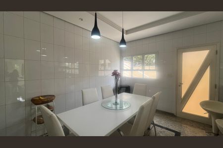 Casa de condomínio à venda com 980m², 5 quartos e 6 vagas Casa de condomínio à venda com 980m², 5 quartos e 6 vagasCopa