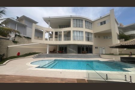 Casa de condomínio à venda com 980m², 5 quartos e 6 vagas Casa de condomínio à venda com 980m², 5 quartos e 6 vagasFachada