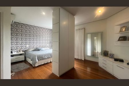 Casa de condomínio à venda com 980m², 5 quartos e 6 vagas Casa de condomínio à venda com 980m², 5 quartos e 6 vagasSuíte 4