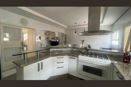 Casa de condomínio à venda com 980m², 5 quartos e 6 vagas Casa de condomínio à venda com 980m², 5 quartos e 6 vagasCozinha