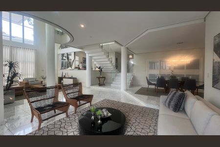 Casa de condomínio à venda com 980m², 5 quartos e 6 vagas Casa de condomínio à venda com 980m², 5 quartos e 6 vagasSala de estar