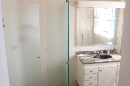 Casa à venda com 228m², 3 quartos e 3 vagasBanheiro da Suíte 1