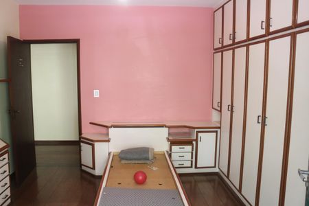 Casa à venda com 228m², 3 quartos e 3 vagasQuarto 2