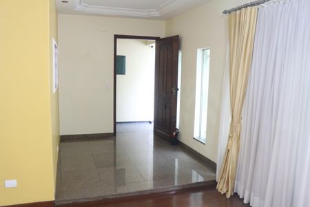 Casa à venda com 228m², 3 quartos e 3 vagasSala