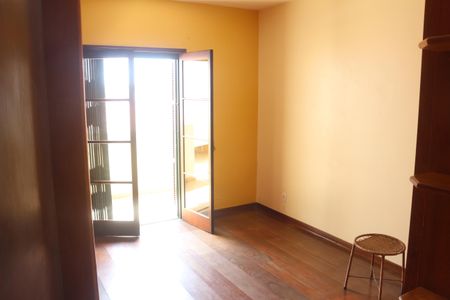 Casa à venda com 228m², 3 quartos e 3 vagasSuíte 1