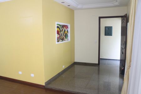 Casa à venda com 228m², 3 quartos e 3 vagasSala