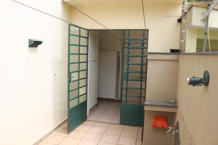 Casa à venda com 228m², 3 quartos e 3 vagasQuintal