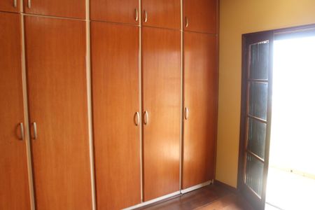 Casa à venda com 228m², 3 quartos e 3 vagasSuíte 1