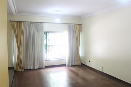 Casa à venda com 228m², 3 quartos e 3 vagasSala