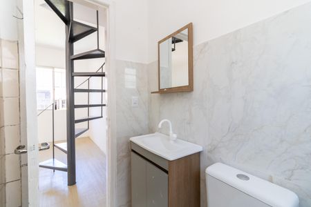 Banheiro de casa de condomínio à venda com 2 quartos, 80m² em Cavalhada, Porto Alegre