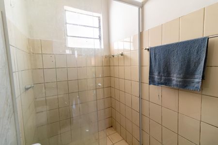 Banheiro de casa de condomínio à venda com 2 quartos, 80m² em Cavalhada, Porto Alegre