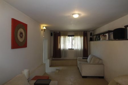 Sala 2 de casa para alugar com 4 quartos, 300m² em Passo D’areia, Porto Alegre