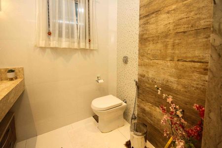 Casa à venda com 300m², 3 quartos e 2 vagas Casa à venda com 300m², 3 quartos e 2 vagasLavabo