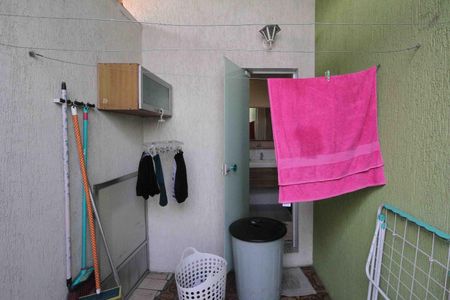 Casa à venda com 300m², 3 quartos e 2 vagas Casa à venda com 300m², 3 quartos e 2 vagasVaranda