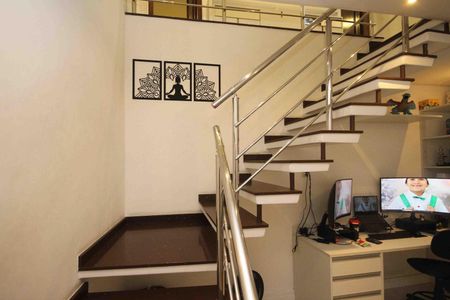 Casa à venda com 300m², 3 quartos e 2 vagas Casa à venda com 300m², 3 quartos e 2 vagasLavabo