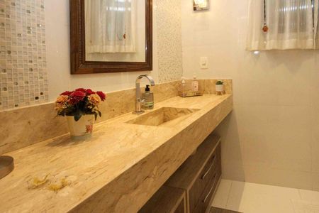 Casa à venda com 300m², 3 quartos e 2 vagas Casa à venda com 300m², 3 quartos e 2 vagasLavabo