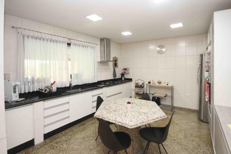 Casa à venda com 300m², 3 quartos e 2 vagas Casa à venda com 300m², 3 quartos e 2 vagasCozinha