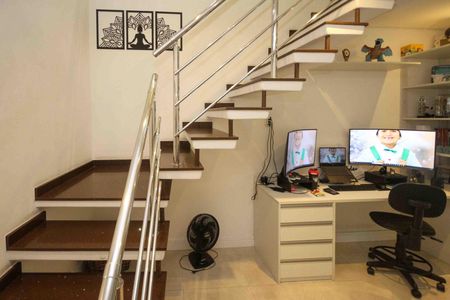 Casa à venda com 300m², 3 quartos e 2 vagas Casa à venda com 300m², 3 quartos e 2 vagasLavabo