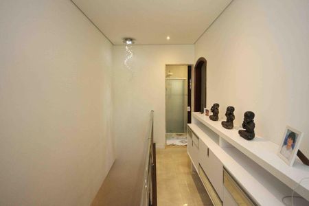 Casa à venda com 300m², 3 quartos e 2 vagas Casa à venda com 300m², 3 quartos e 2 vagasCorredor