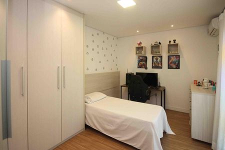 Casa à venda com 300m², 3 quartos e 2 vagas Casa à venda com 300m², 3 quartos e 2 vagasQuarto 02