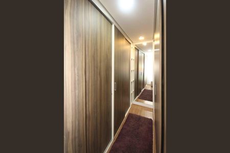 Casa à venda com 300m², 3 quartos e 2 vagas Casa à venda com 300m², 3 quartos e 2 vagasCloset