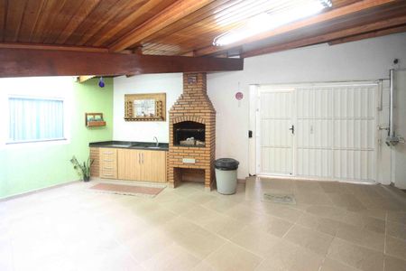 Casa à venda com 300m², 3 quartos e 2 vagas Casa à venda com 300m², 3 quartos e 2 vagasQuintal