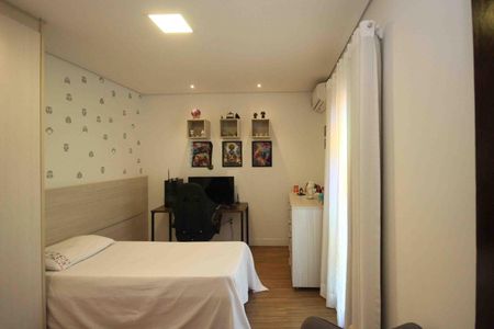 Casa à venda com 300m², 3 quartos e 2 vagas Casa à venda com 300m², 3 quartos e 2 vagasQuarto 02