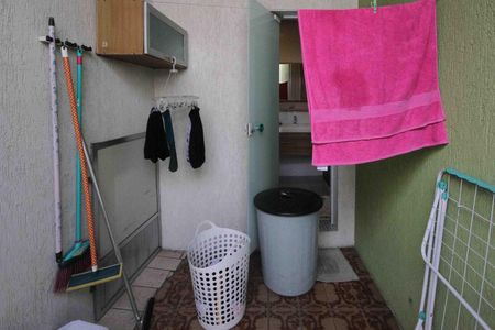 Casa à venda com 300m², 3 quartos e 2 vagas Casa à venda com 300m², 3 quartos e 2 vagasVaranda