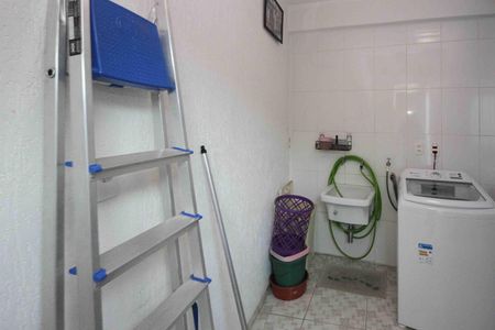 Casa à venda com 300m², 3 quartos e 2 vagas Casa à venda com 300m², 3 quartos e 2 vagasÁrea de Serviço