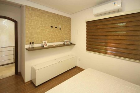 Casa à venda com 300m², 3 quartos e 2 vagas Casa à venda com 300m², 3 quartos e 2 vagasQuarto