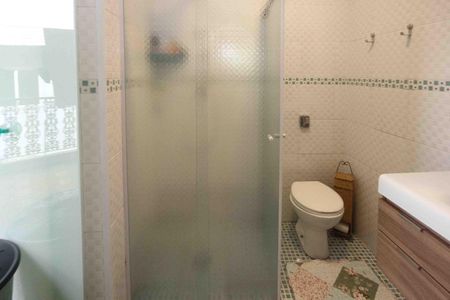 Casa à venda com 300m², 3 quartos e 2 vagas Casa à venda com 300m², 3 quartos e 2 vagasBanheiro