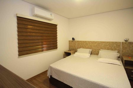 Casa à venda com 300m², 3 quartos e 2 vagas Casa à venda com 300m², 3 quartos e 2 vagasQuarto