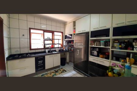 Casa à venda com 350m², 3 quartos e 2 vagas Casa à venda com 350m², 3 quartos e 2 vagasCozinha