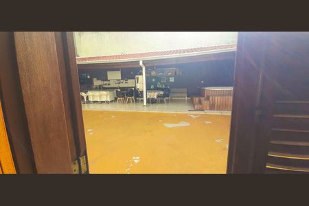 Casa à venda com 350m², 3 quartos e 2 vagas Casa à venda com 350m², 3 quartos e 2 vagasVista do Quarto 2