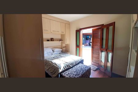 Casa à venda com 350m², 3 quartos e 2 vagas Casa à venda com 350m², 3 quartos e 2 vagasSuíte