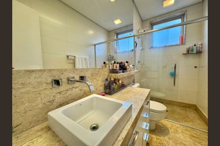 Apartamento à venda com 148m², 4 quartos e 2 vagas Apartamento à venda com 148m², 4 quartos e 2 vagasBanheiro Social